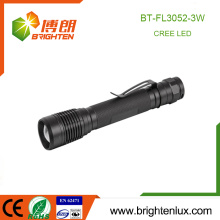 Venta al por mayor de la fábrica Batería de 2 * AA Usada todos los días Carry Aluminum Zooming al aire libre de bolsillo 3watt Cree llevó antorcha de luz brillante